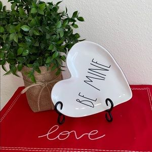 COPY - NWT Rae Dunn “BE MINE” Heart Plate